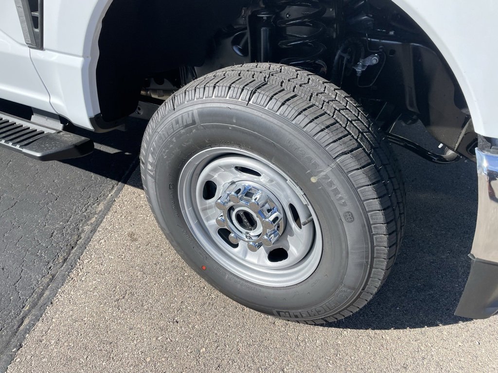 New 2026 Ford F250 XL w/ XL Chrome Package image 4