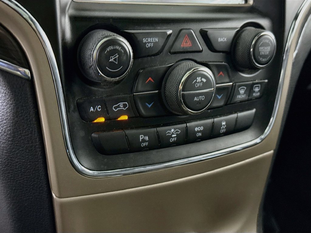 Used 2015 Jeep Grand Cherokee Overland w/ Advanced Technology Group AWD/4WD image 8