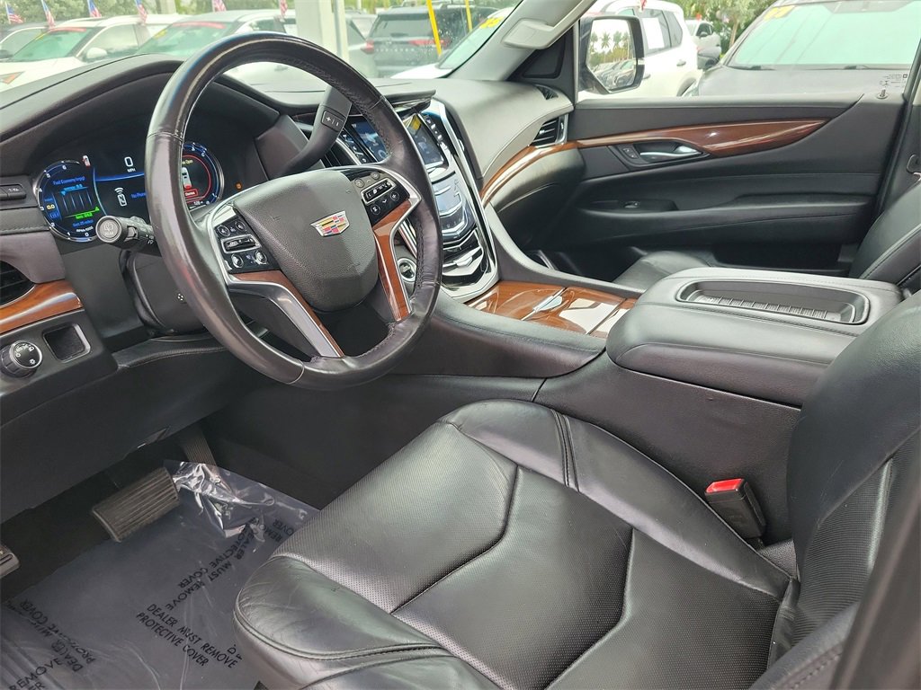 Used 2018 Cadillac Escalade Luxury image 14