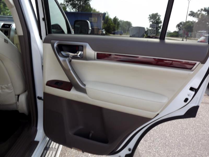 Used 2013 Lexus GX 460 image 33