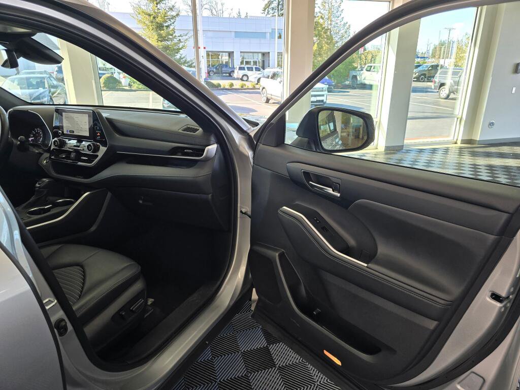 Used 2024 Toyota Highlander XSE image 44