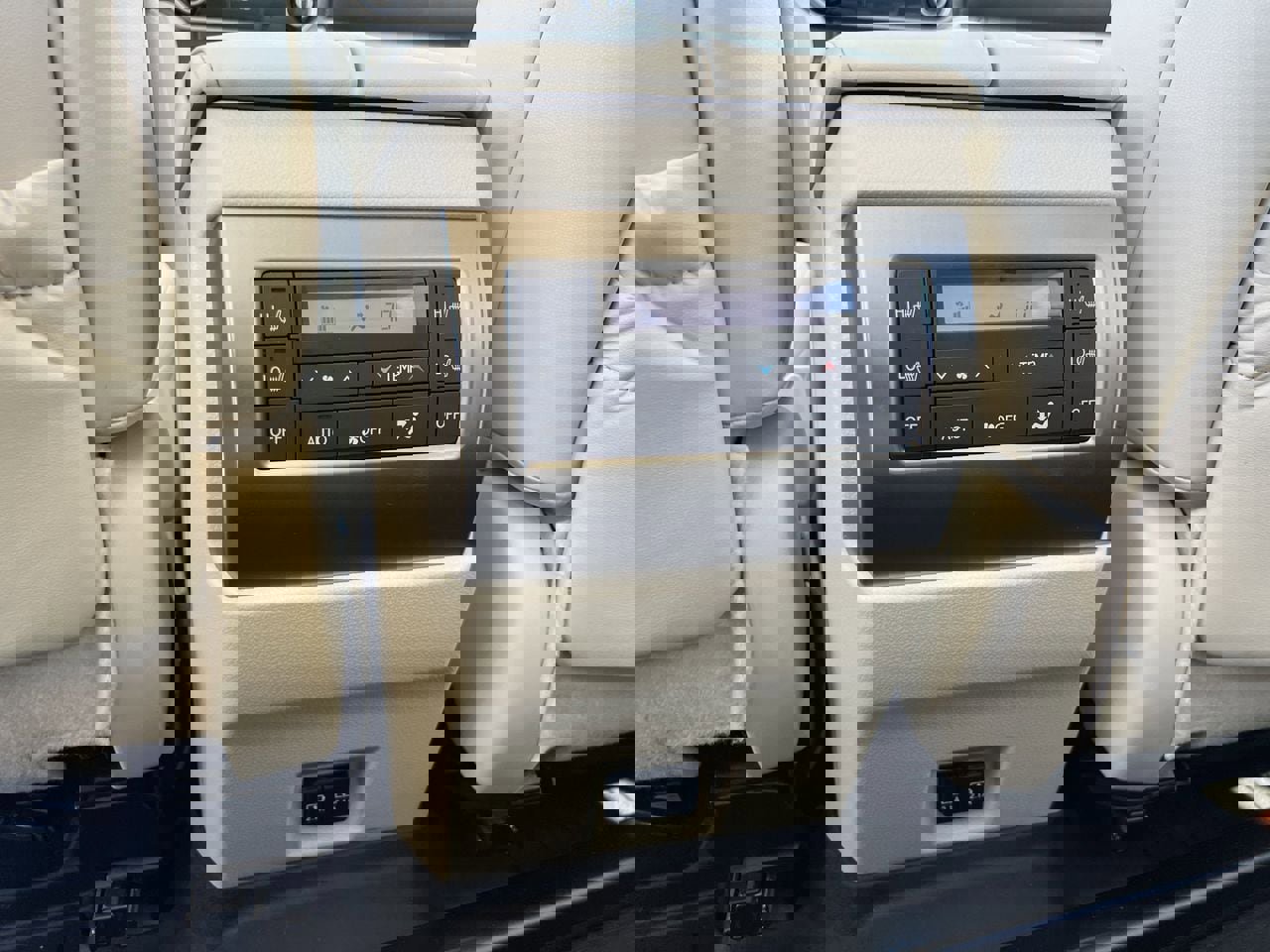 Used 2022 Lexus GX 460 Premium w/ Premium Package image 27