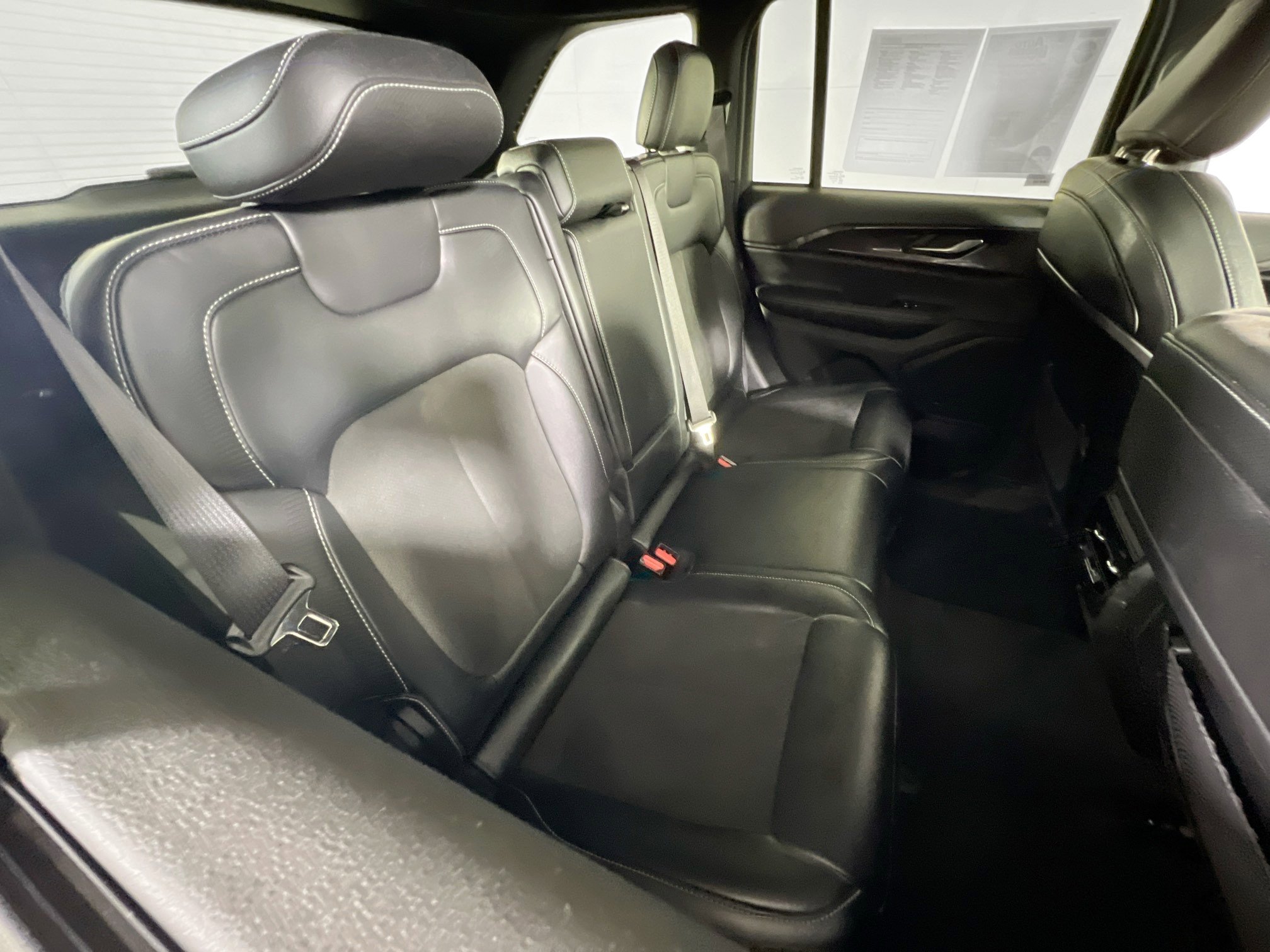 Used 2023 Jeep Grand Cherokee Altitude image 21