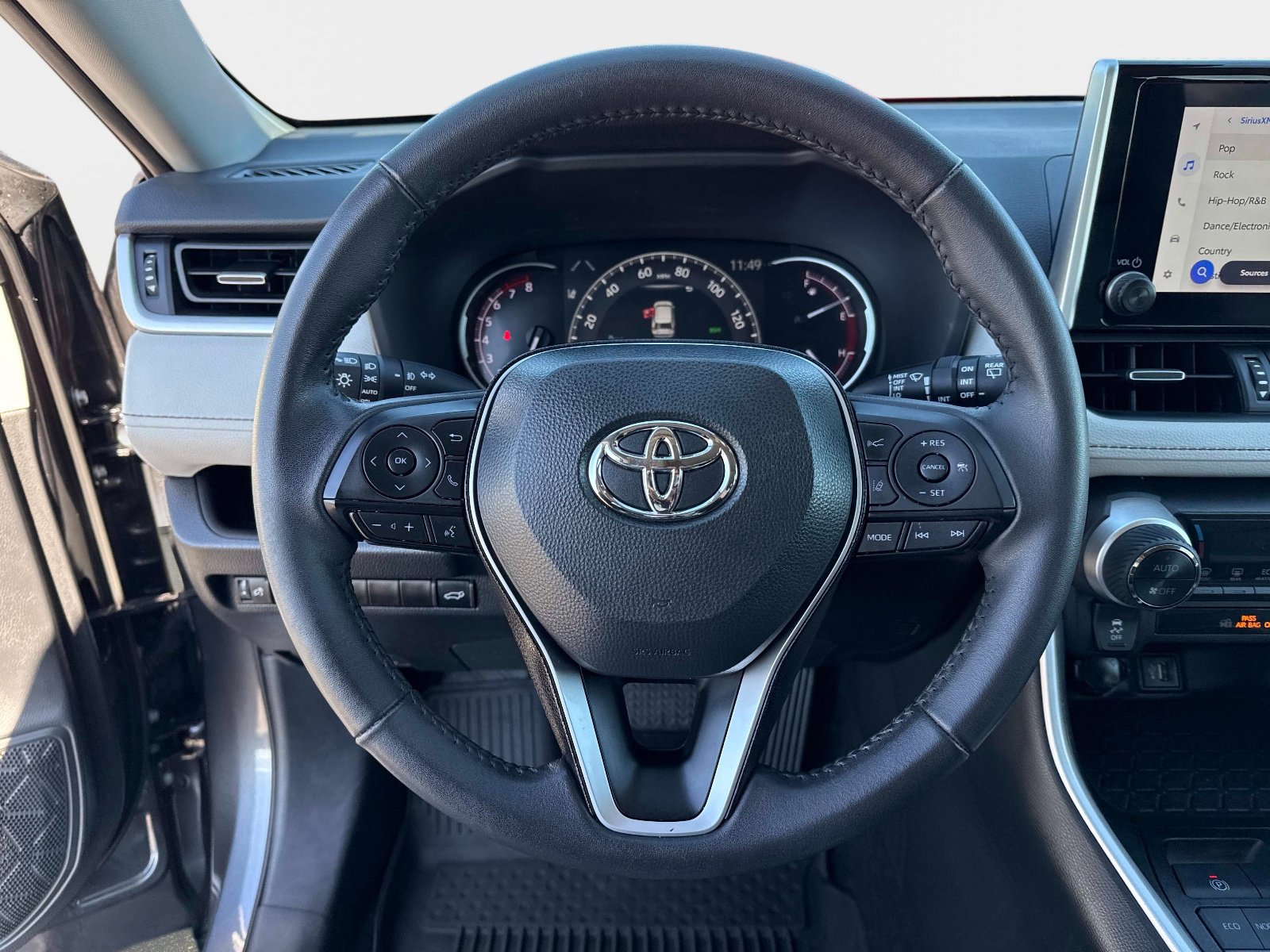 Used 2024 Toyota RAV4 XLE Premium image 27