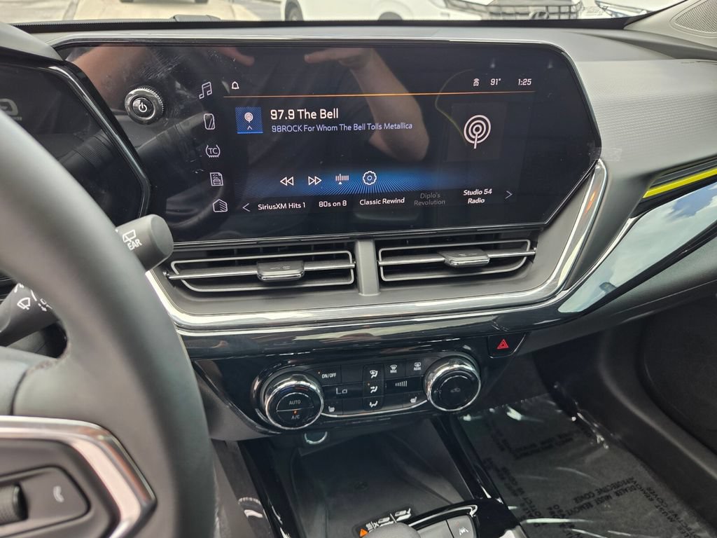 Used 2026 Chevrolet Trax ACTIV w/ Sunroof Package FWD image 23