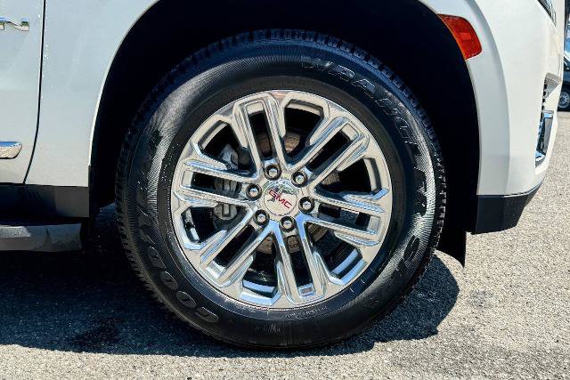 Used 2022 GMC Yukon XL SLT w/ SLT Premium Package AWD/4WD image 10