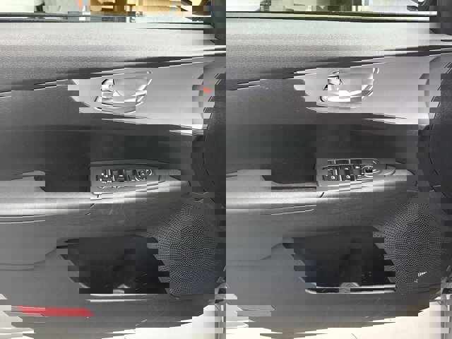 Used 2023 Kia Forte LXS image 9