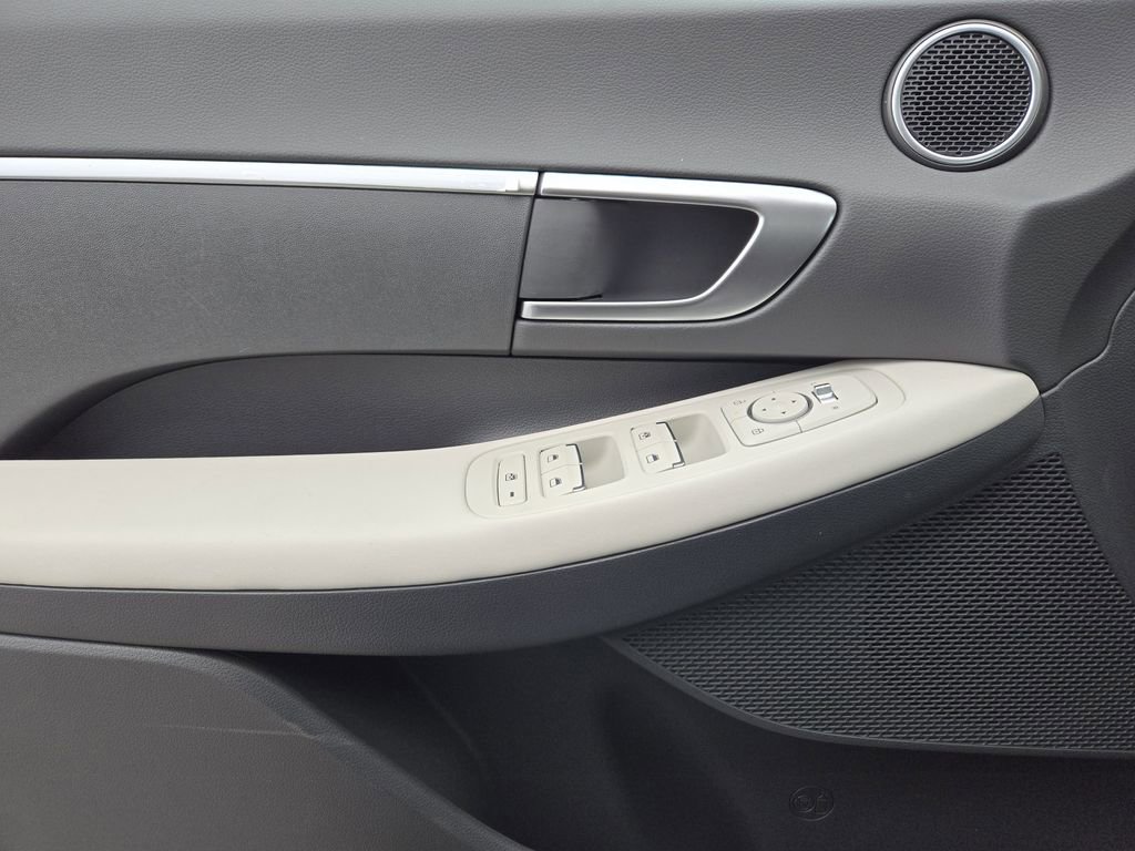 Used 2025 Hyundai Sonata SE image 17