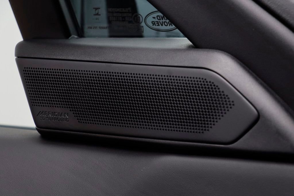 Used 2025 Land Rover Range Rover Sport SE image 6