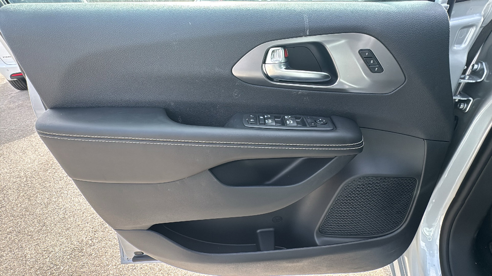 New 2026 Chrysler Pacifica Select w/ S Appearance Package FWD image 11
