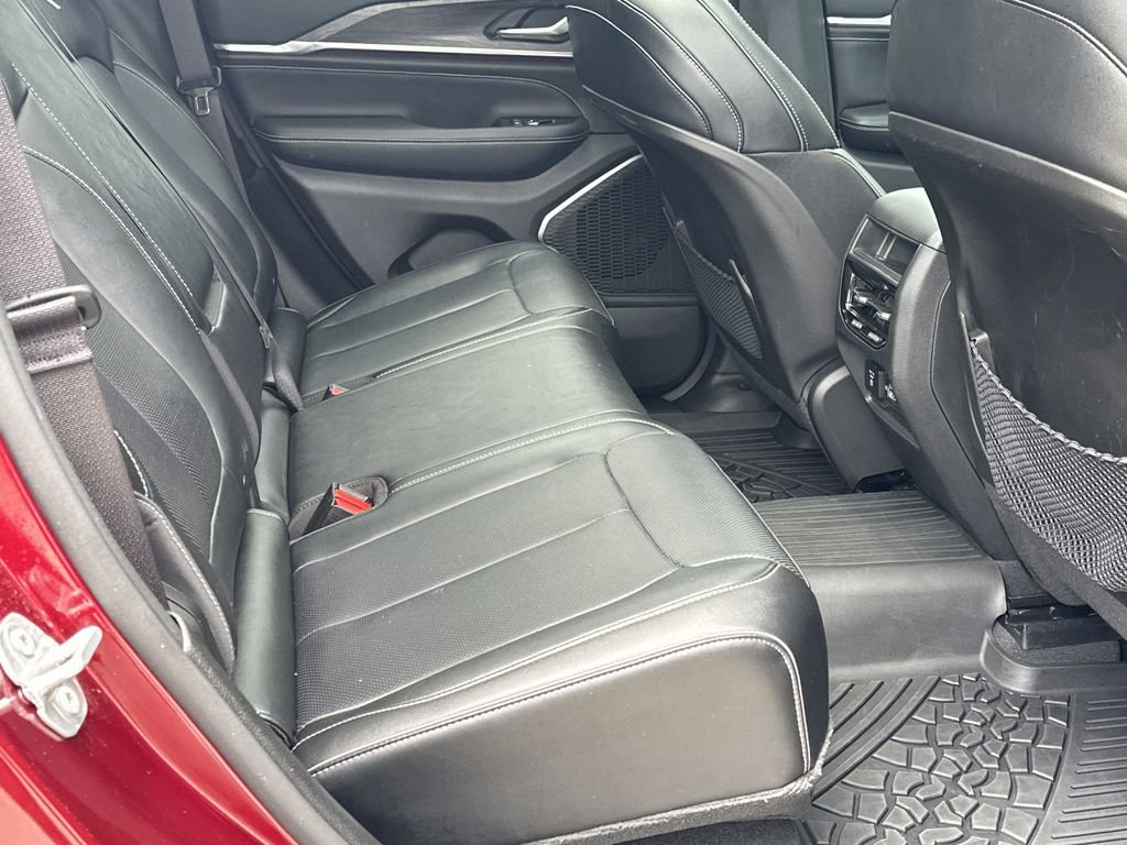 Used 2023 Jeep Grand Cherokee Overland RWD image 16