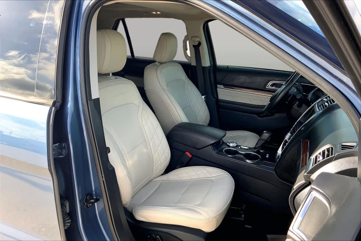 Used 2019 Ford Explorer Platinum AWD/4WD image 9