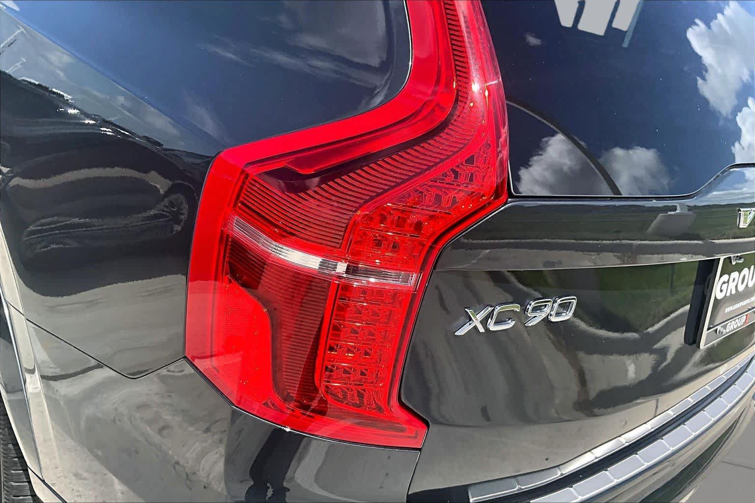 Used 2022 Volvo XC90 T6 Momentum w/ Advanced Package AWD/4WD image 28