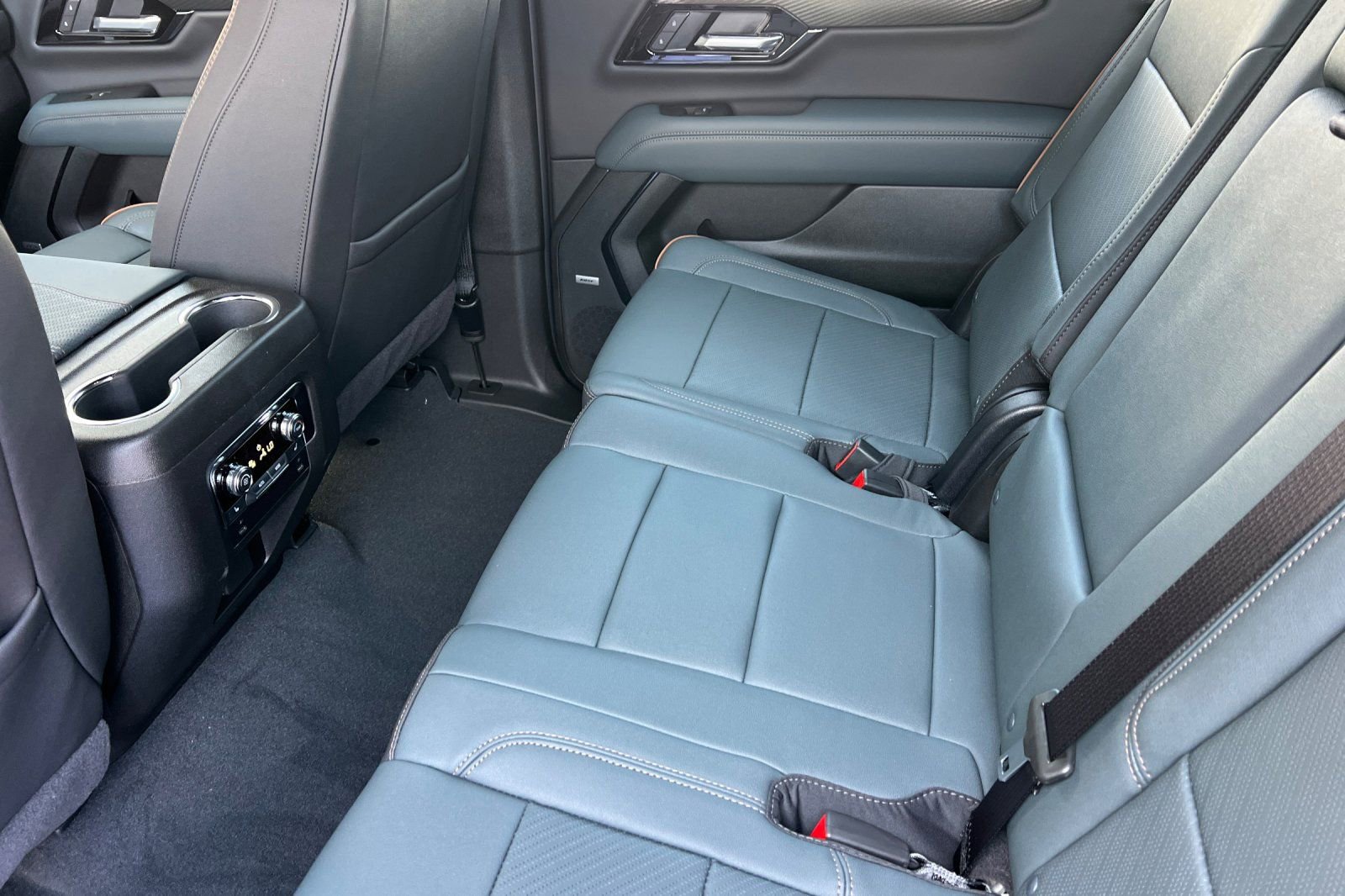 New 2026 GMC Yukon XL AT4 image 10