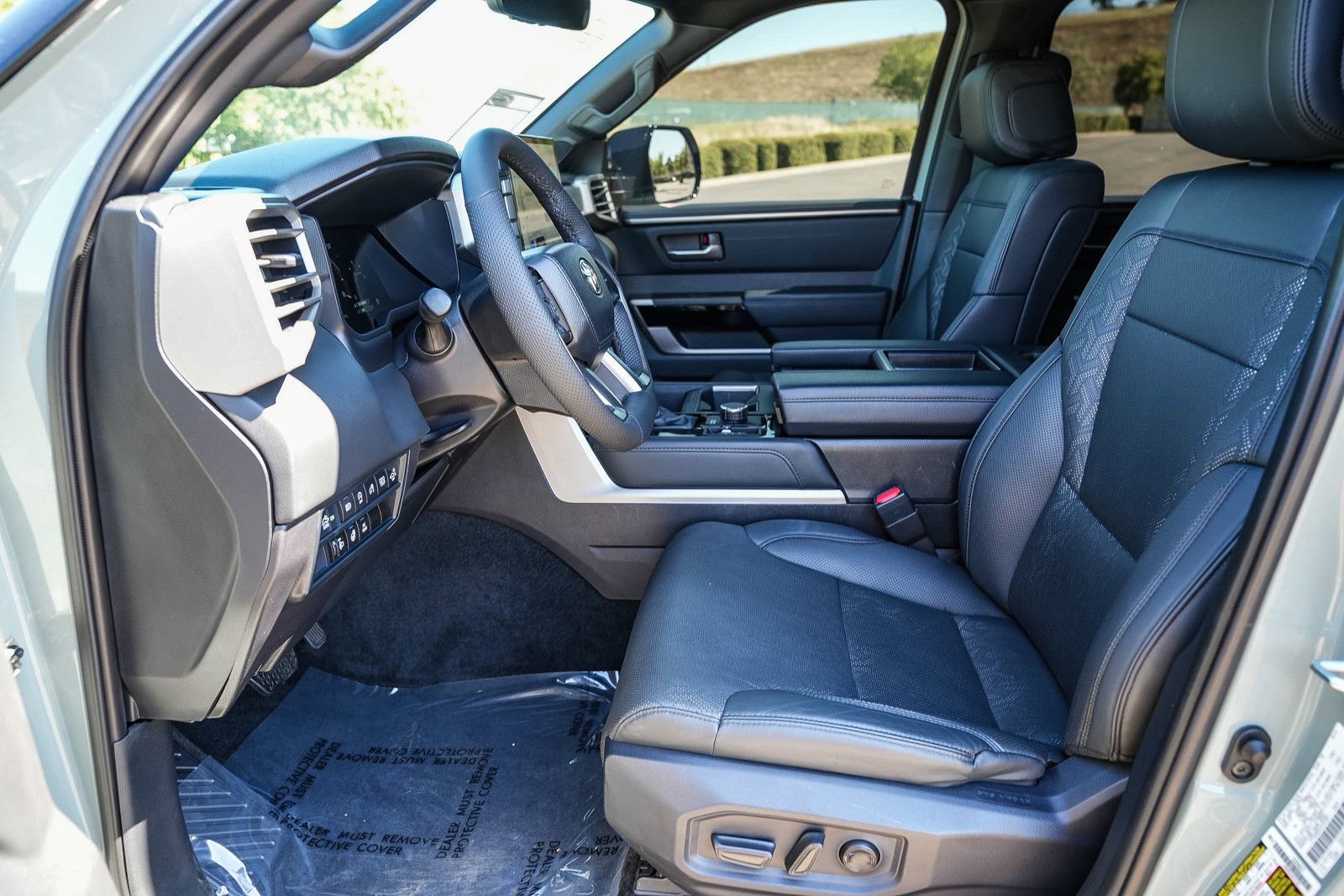 Used 2025 Toyota Tundra Limited AWD/4WD image 17