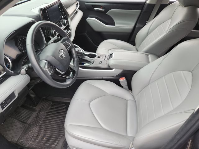 Used 2021 Toyota Highlander XLE AWD/4WD image 11