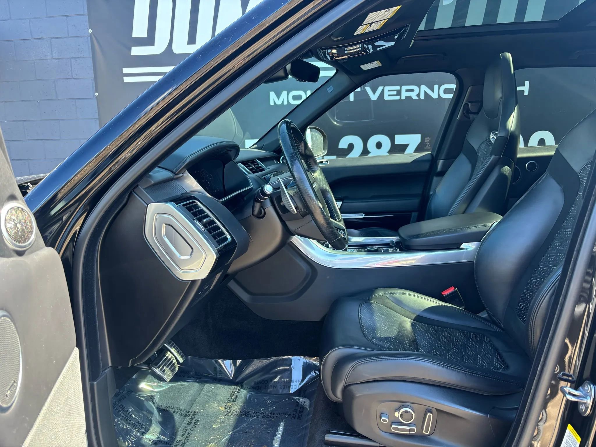 Used 2018 Land Rover Range Rover Sport SVR image 16