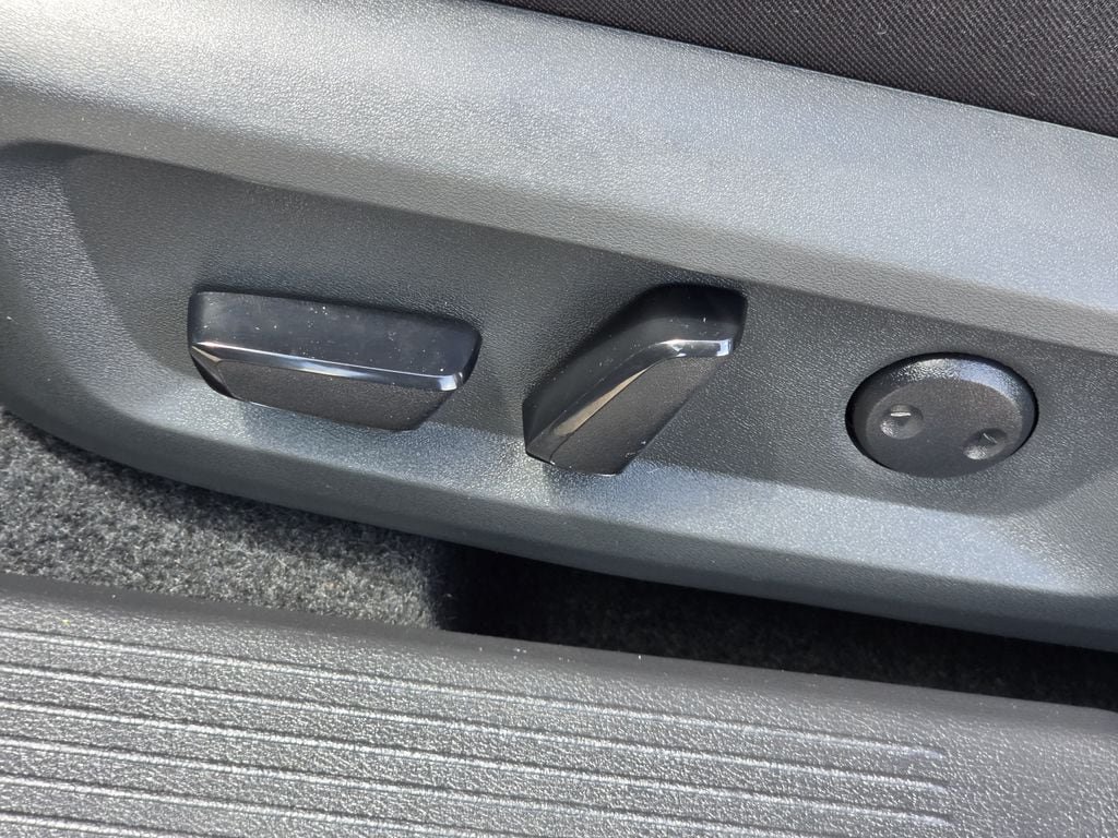 Used 2026 Nissan Rogue SV FWD image 27