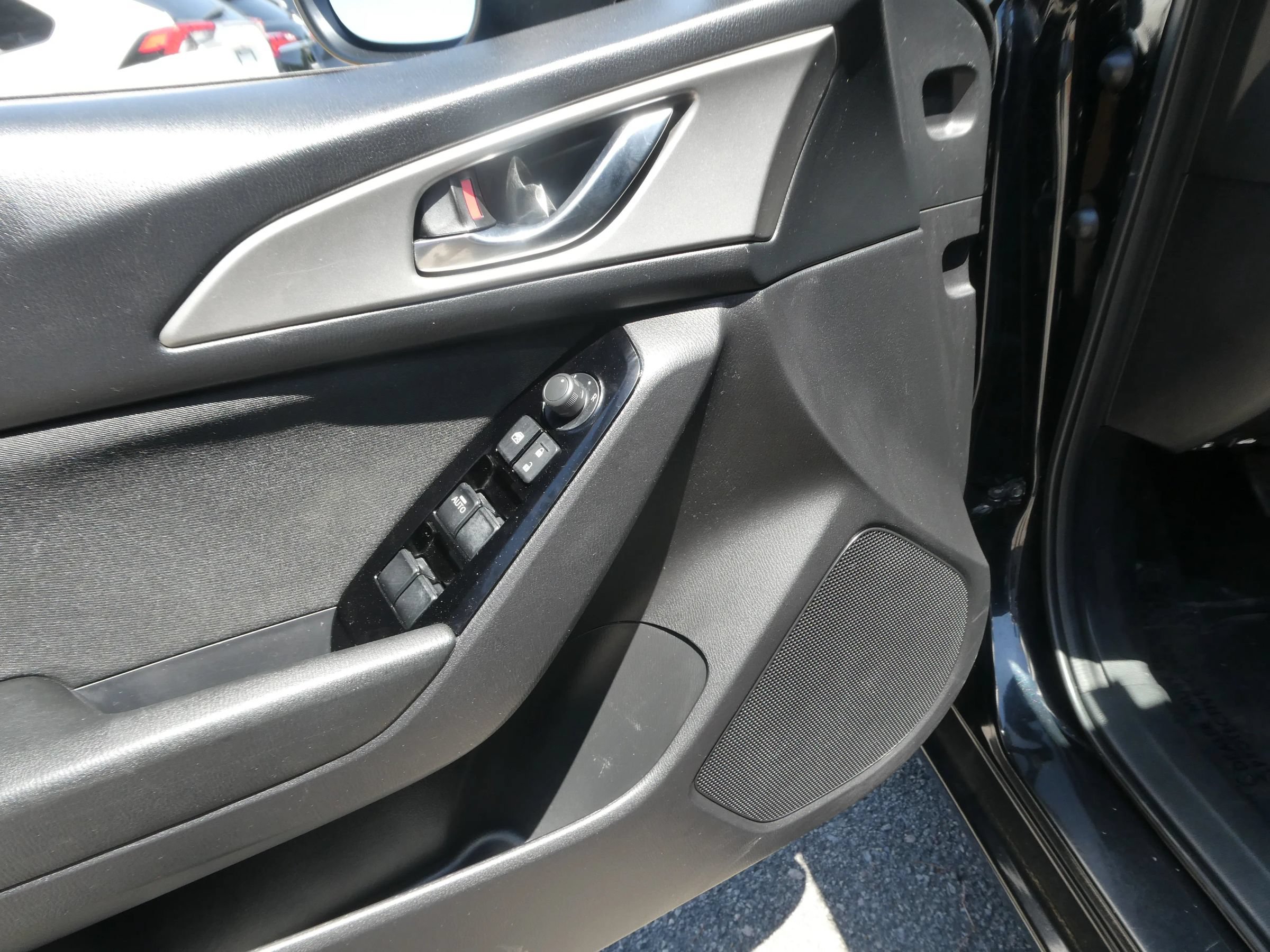 Used 2017 MAZDA MAZDA3 Sport FWD image 14