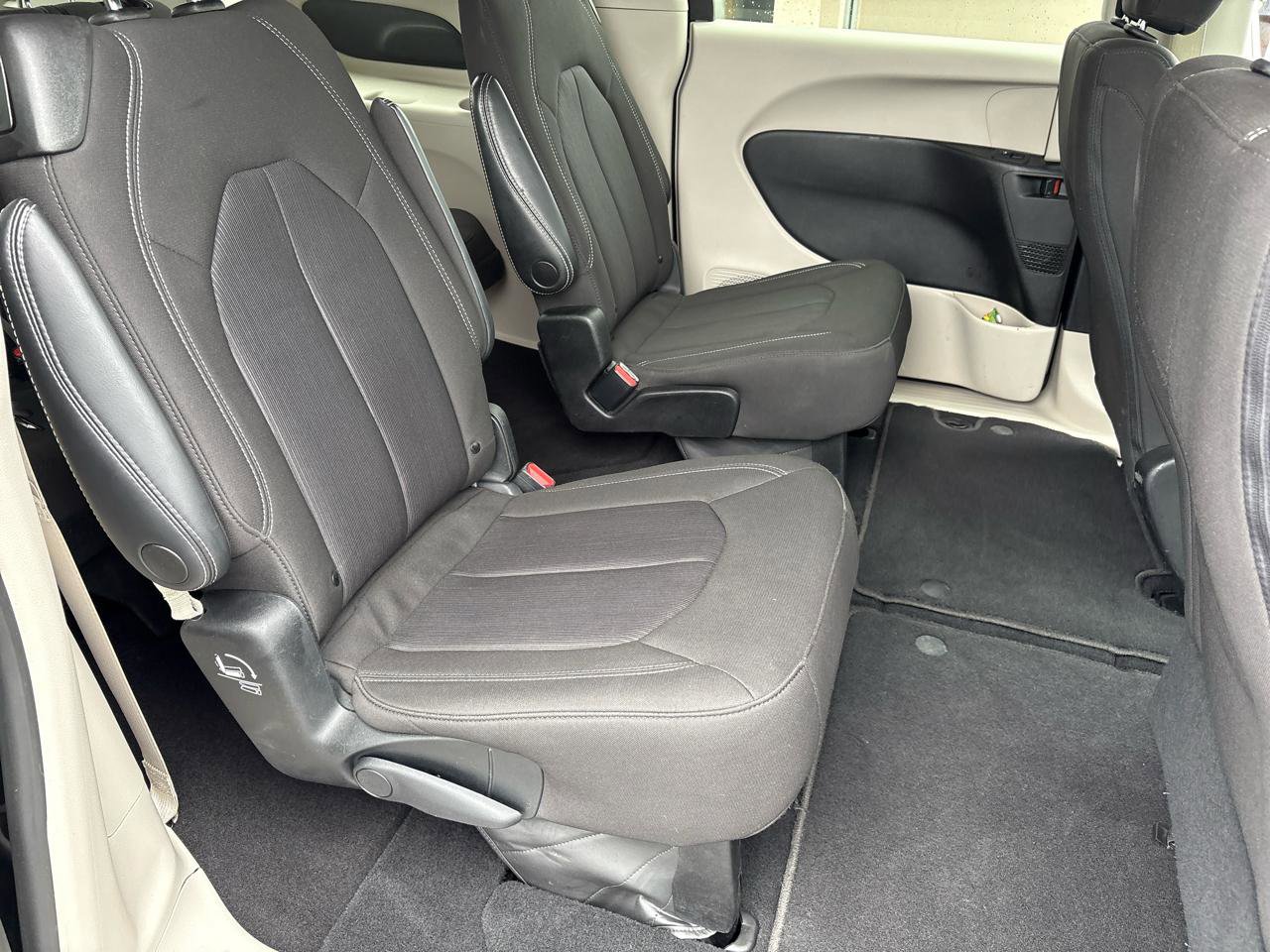 Used 2023 Chrysler Voyager LX FWD image 25