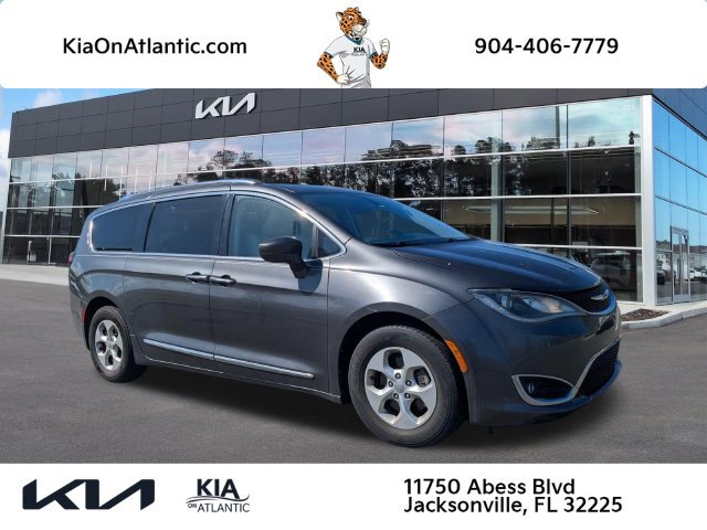 Used 2017 Chrysler Pacifica Touring-L Plus FWD image 1