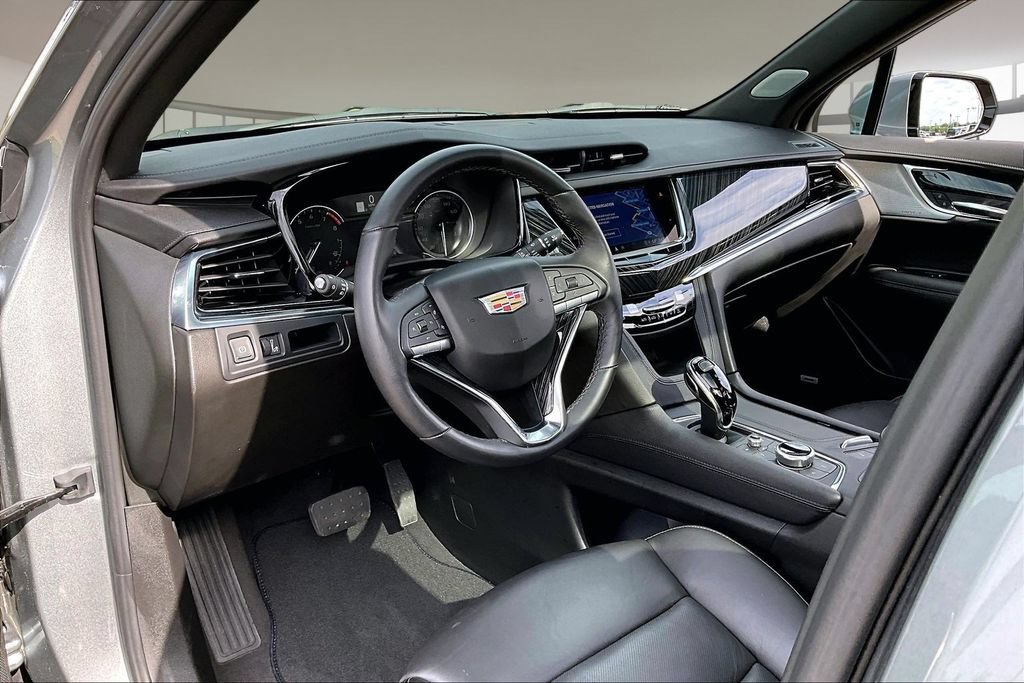 Certified 2025 Cadillac XT6 Premium Luxury AWD/4WD image 13