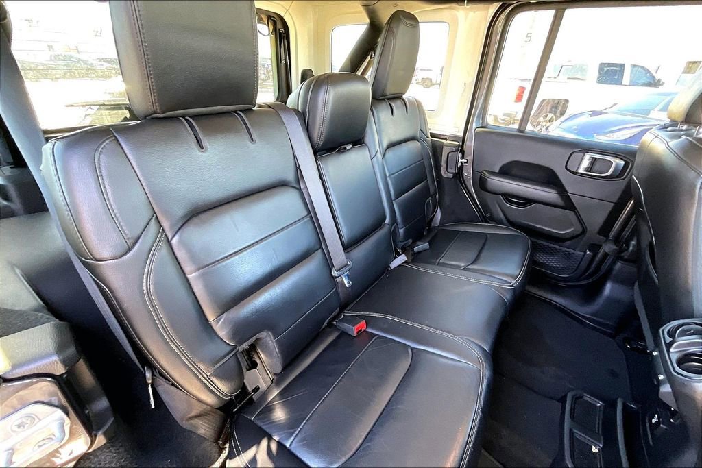 Used 2019 Jeep Wrangler Unlimited Sahara image 21