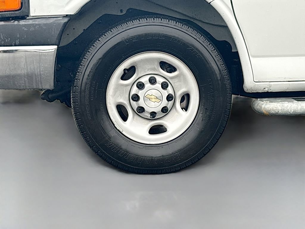 Used 2025 Chevrolet Express 2500 w/ Driver Convenience Package RWD image 26