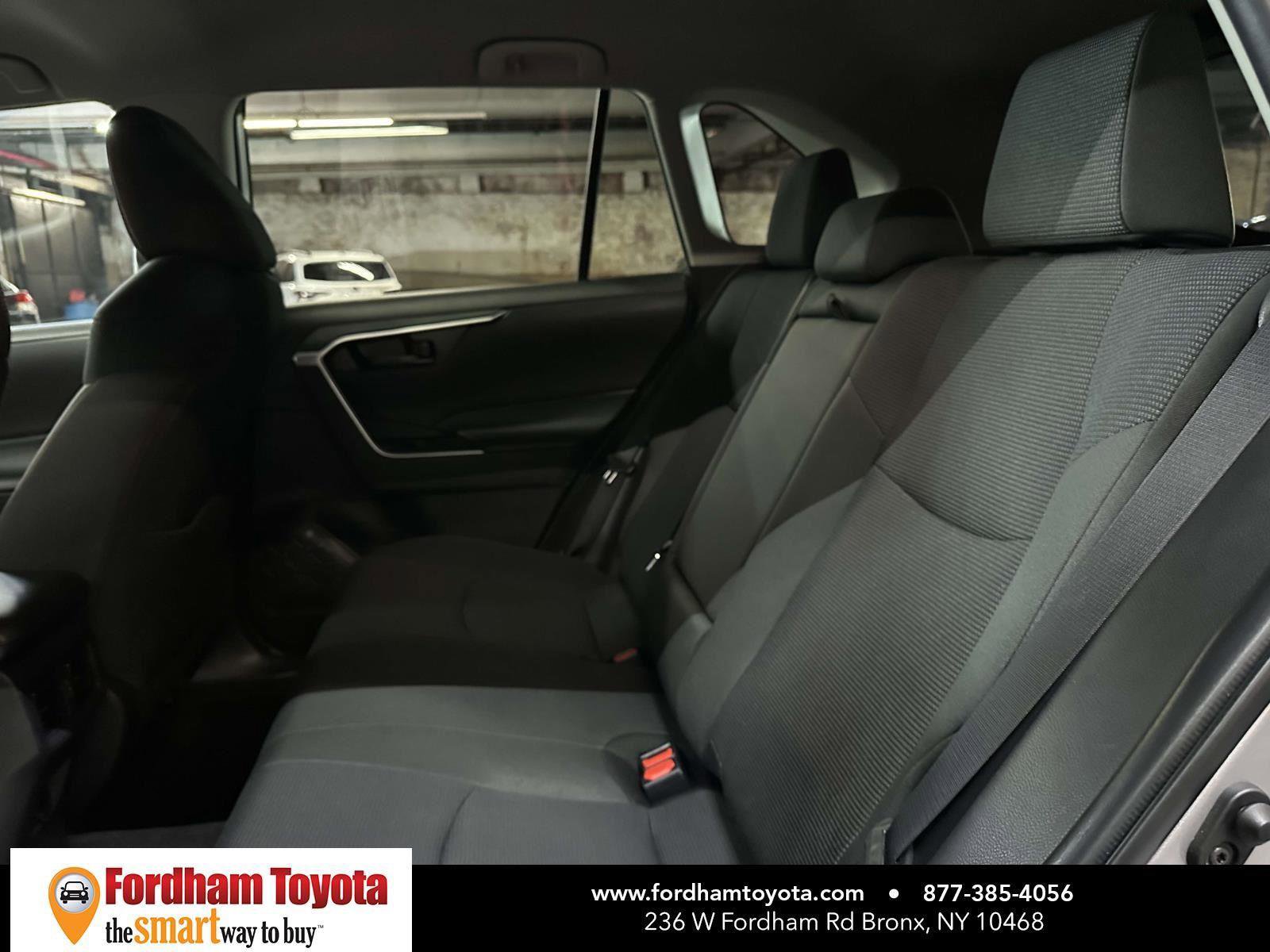 Used 2022 Toyota RAV4 LE AWD/4WD image 16