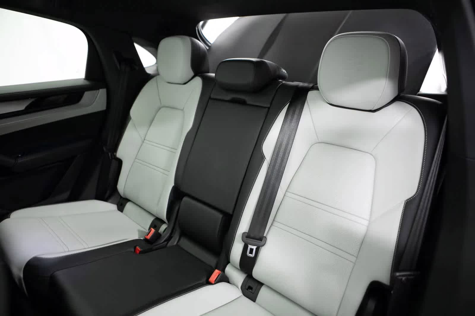 Certified 2026 Porsche Cayenne Coupe AWD/4WD image 39