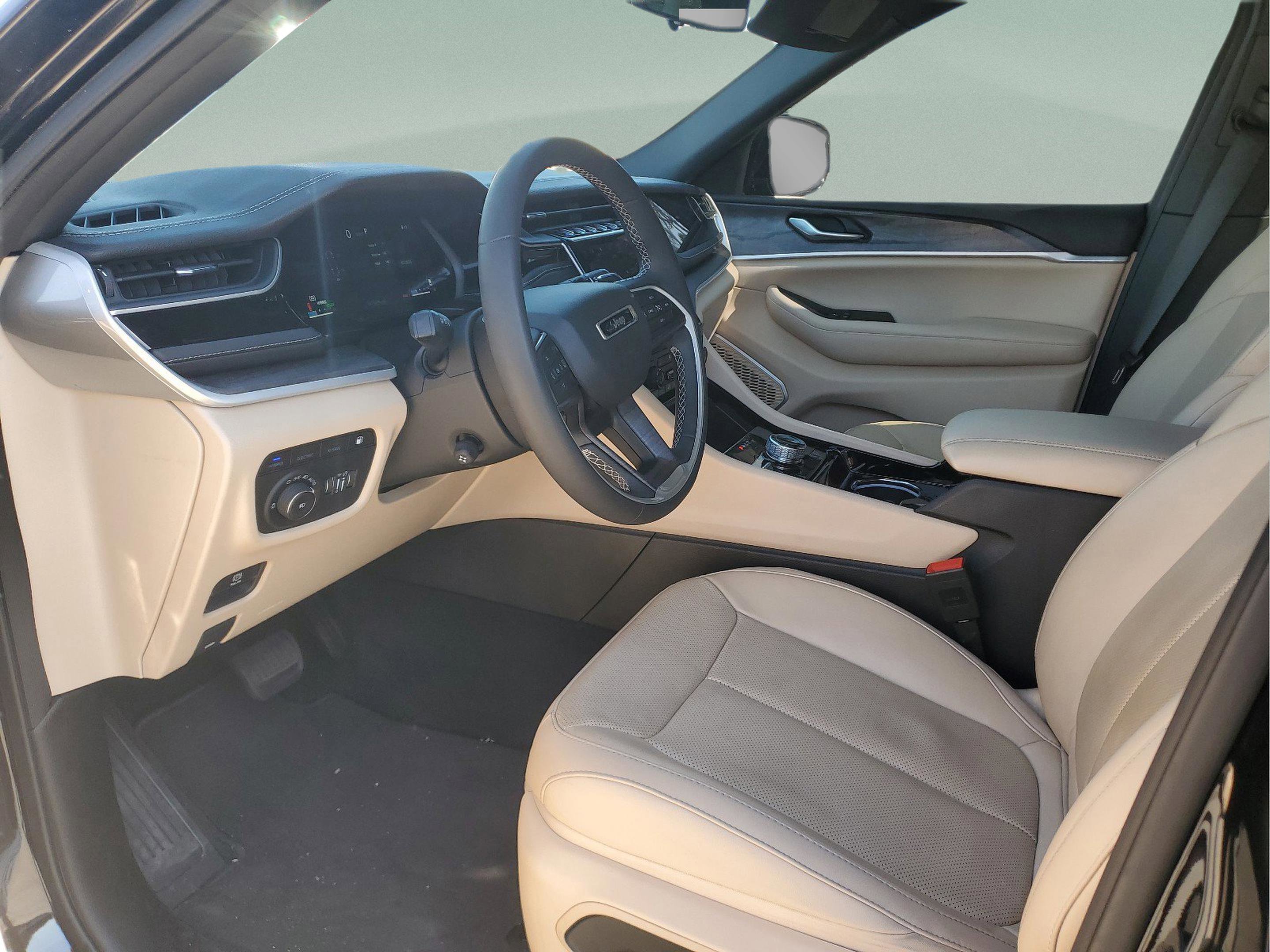 Certified 2023 Jeep Grand Cherokee 4xe w/ Luxury Tech Group II image 16