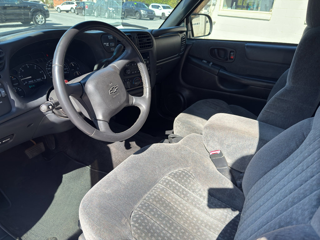 Used 2002 Chevrolet S10 Pickup LS w/ LS Preferred Equipment Group AWD/4WD image 9