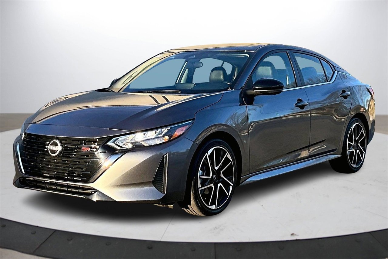 Used 2025 Nissan Sentra SR w/ SR Premium Package image 4