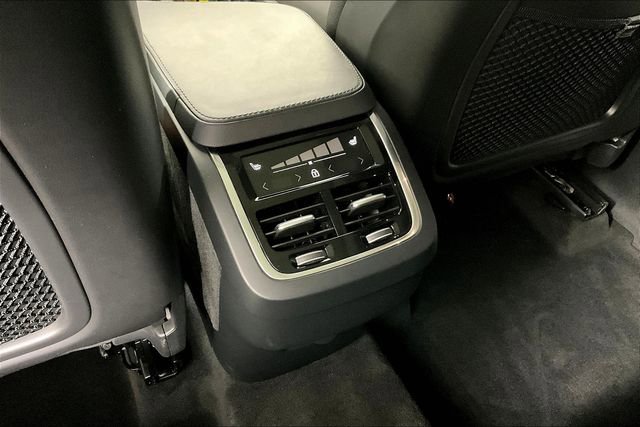 Used 2024 Volvo XC90 B6 Plus image 34