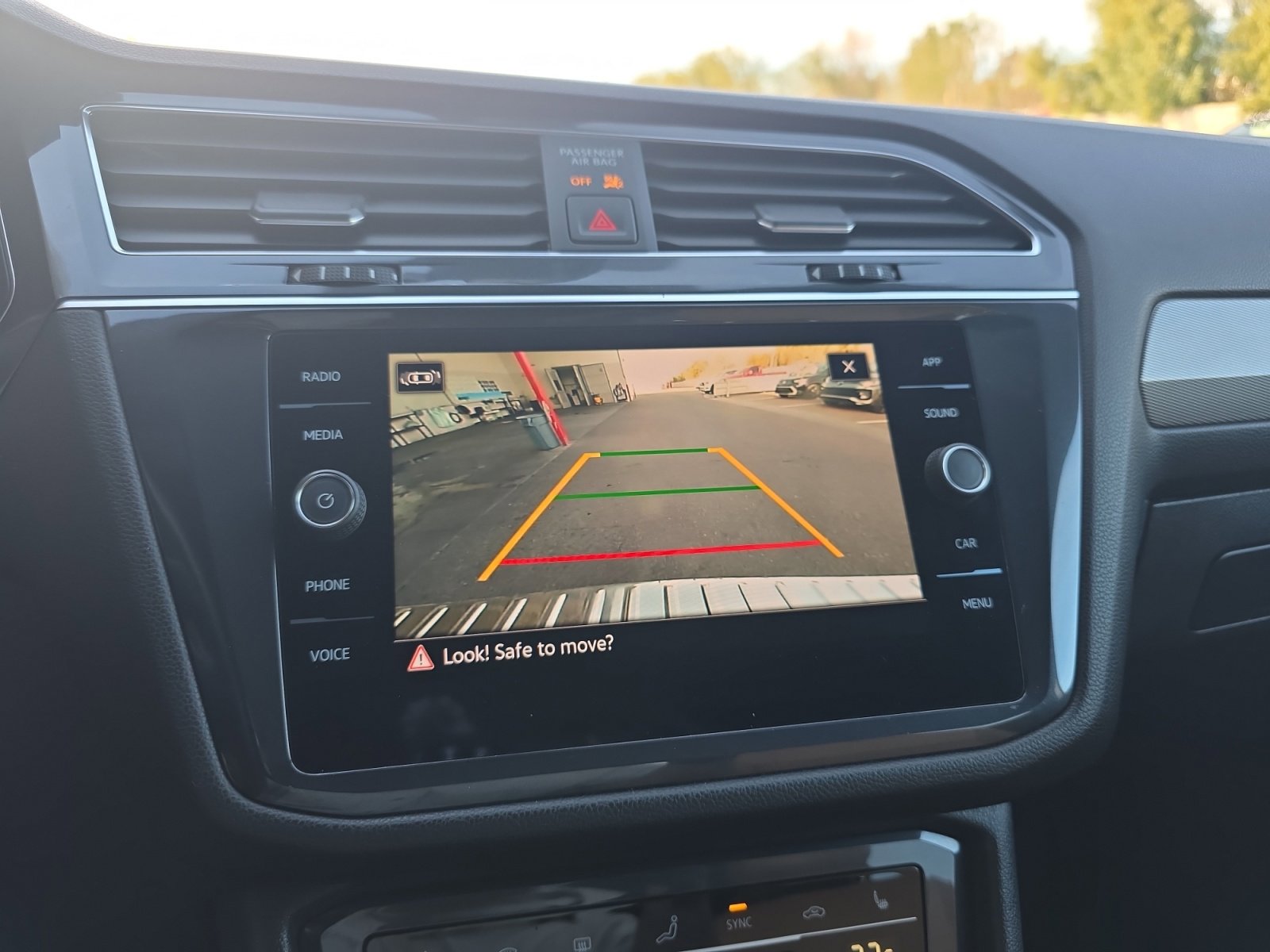 Used 2022 Volkswagen Tiguan SE image 29