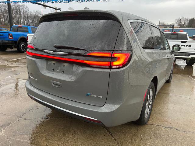 Certified 2022 Chrysler Pacifica Touring-L image 5