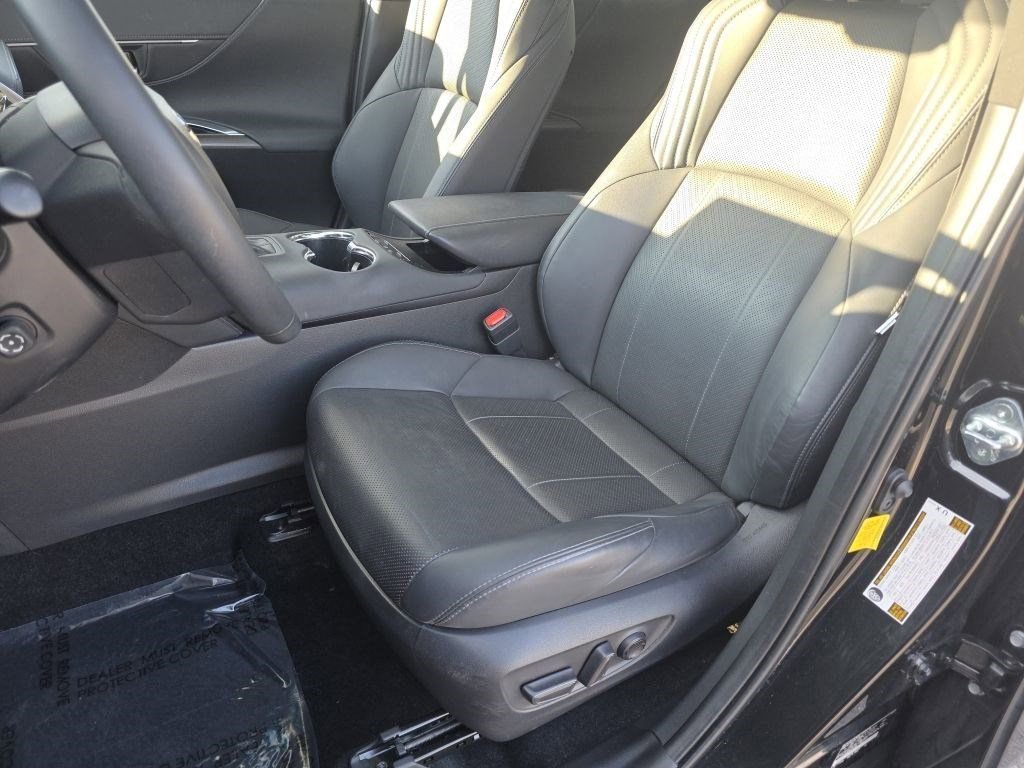 Used 2023 Toyota Venza Limited image 20