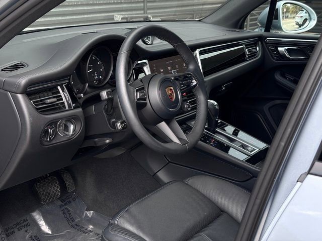 Certified 2026 Porsche Macan image 4
