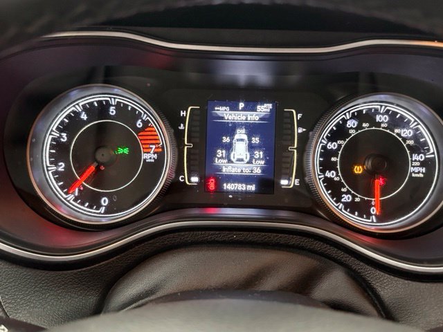 Used 2019 Jeep Cherokee Latitude w/ Cold Weather Group FWD image 25