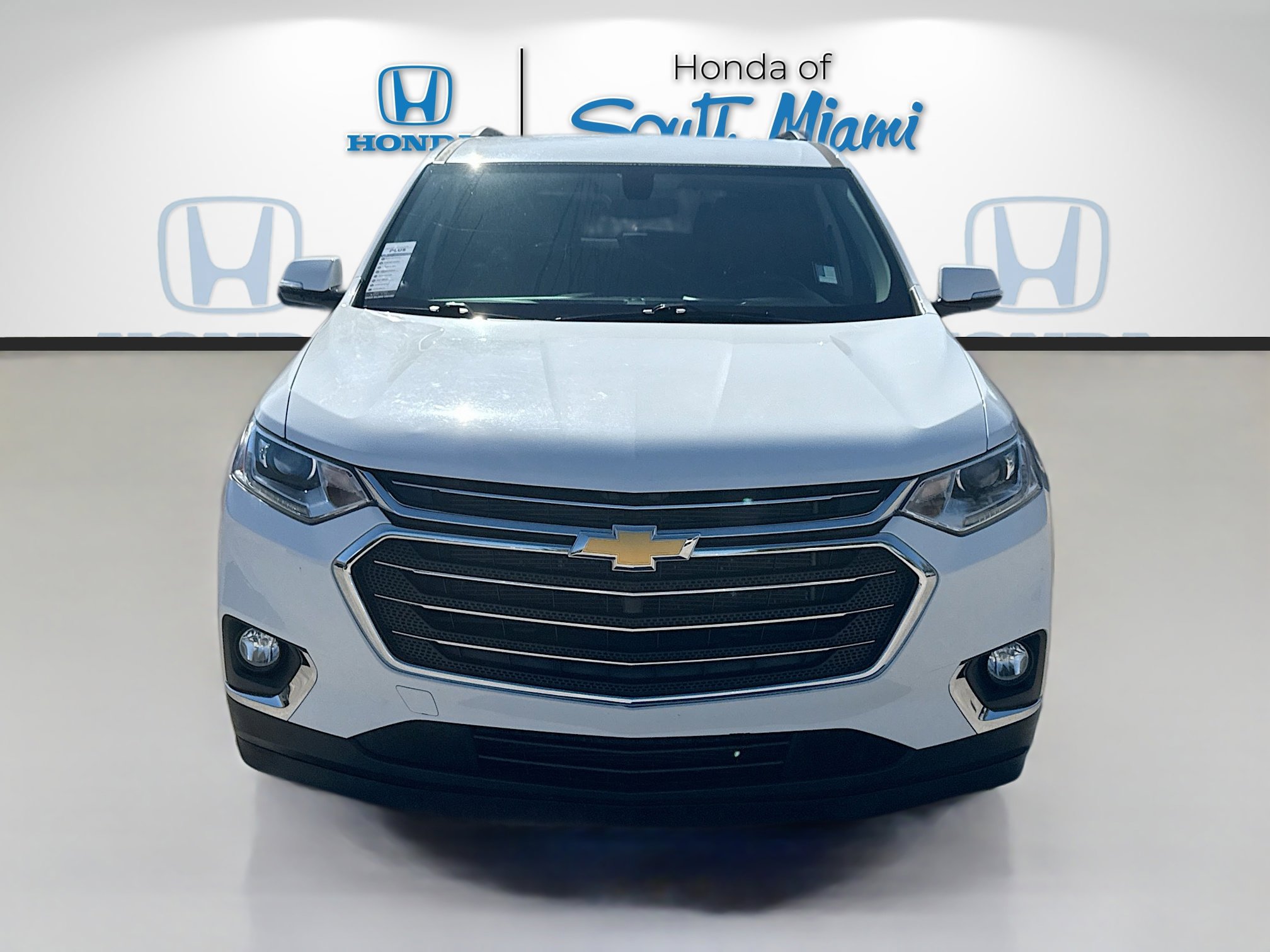 Used 2020 Chevrolet Traverse LT image 2