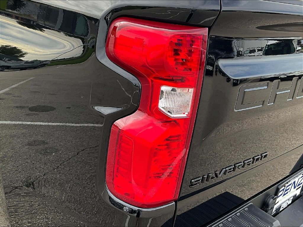 New 2026 Chevrolet Silverado 1500 Custom w/ LPO, Dark Essentials Package AWD/4WD image 26