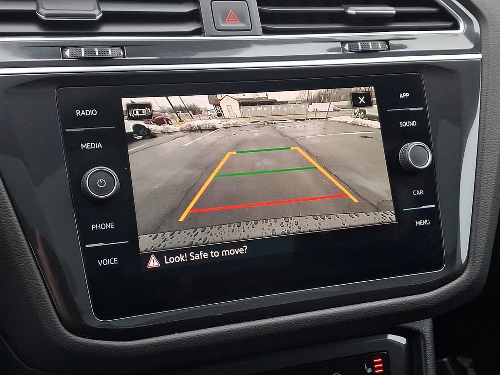 Certified 2022 Volkswagen Tiguan SE w/ Panoramic Sunroof Package image 18