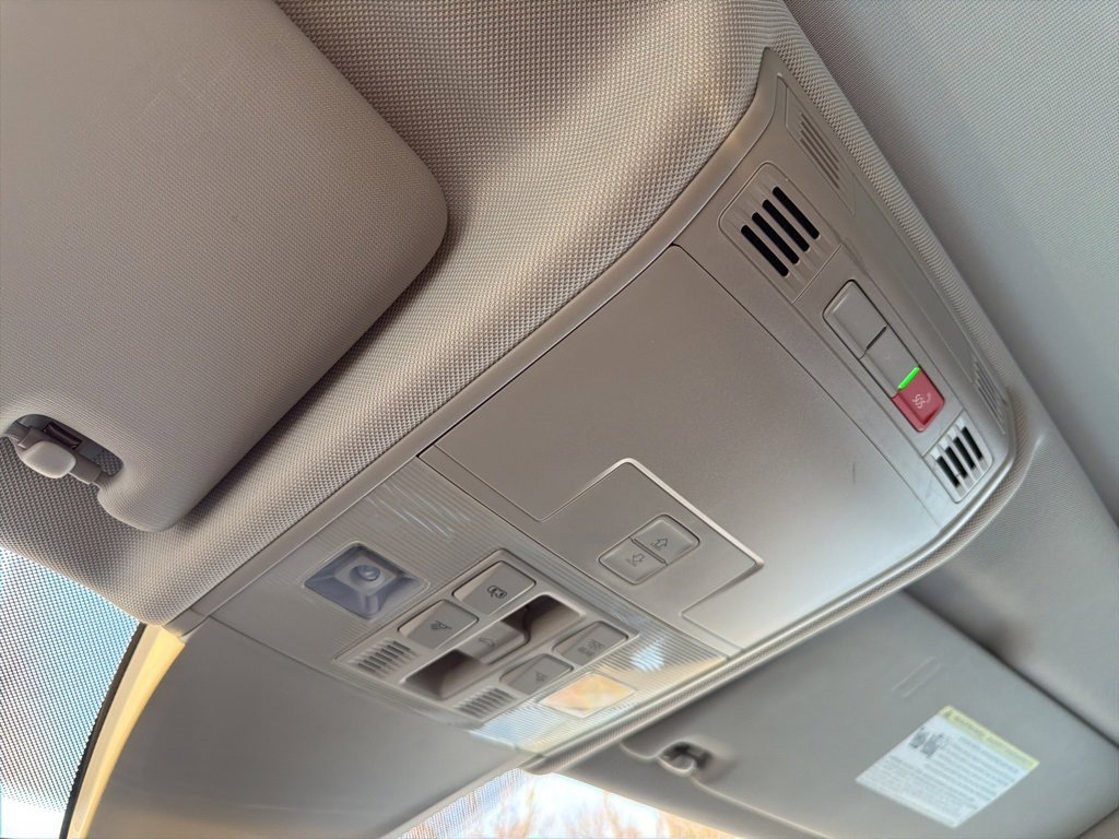 Used 2021 Volkswagen Tiguan SEL image 28