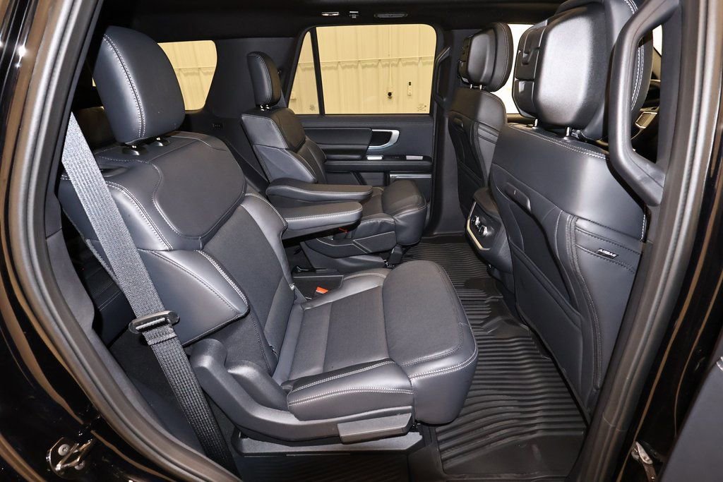 New 2026 Ford Expedition Platinum w/ Stealth Appearance Package image 19