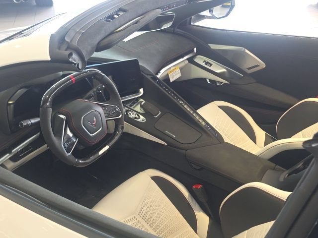 Used 2023 Chevrolet Corvette Z06 w/ Z07 Performance Package RWD image 8