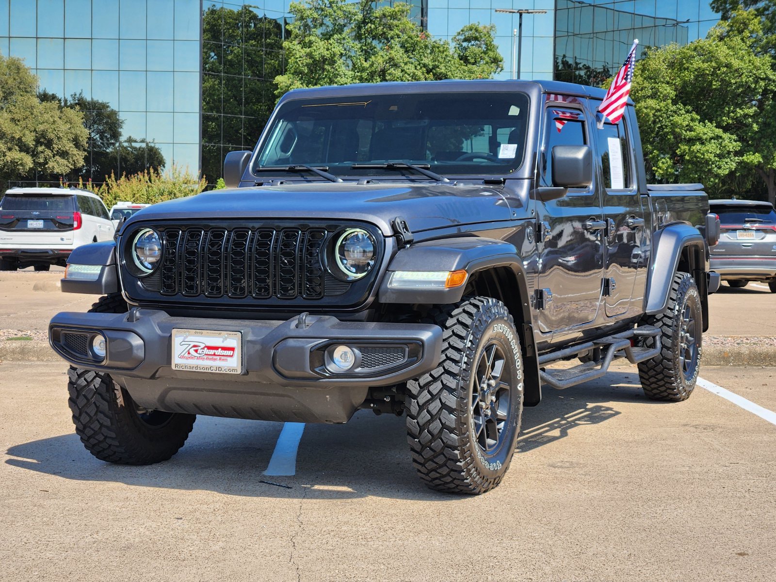 Used 2025 Jeep Gladiator Sport AWD/4WD image 2