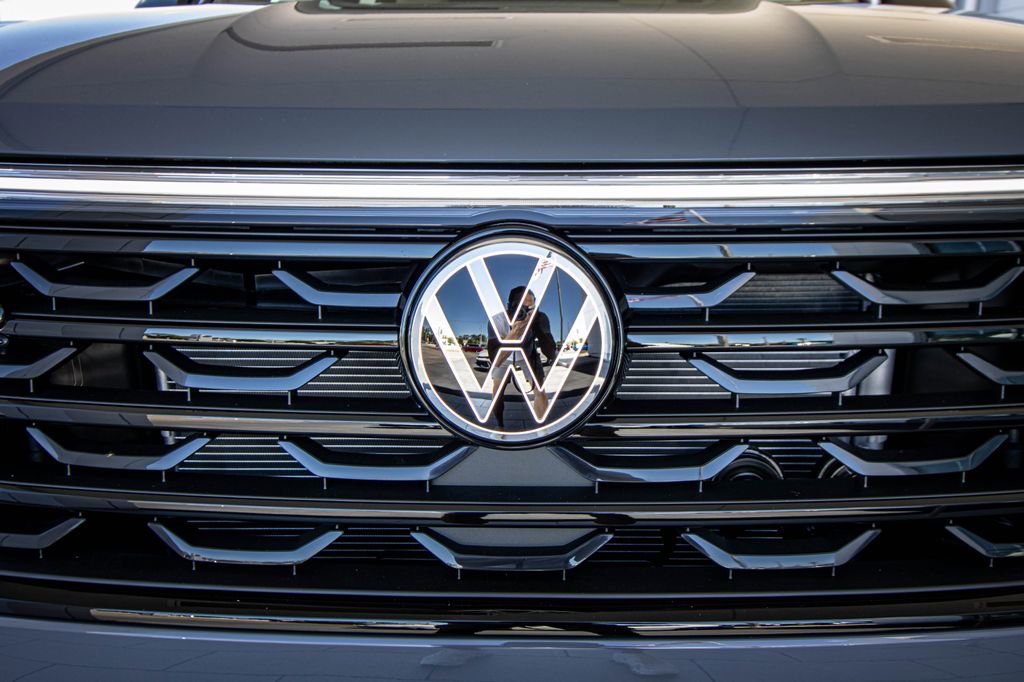 New 2026 Volkswagen Atlas Cross Sport SEL R-Line AWD/4WD image 8