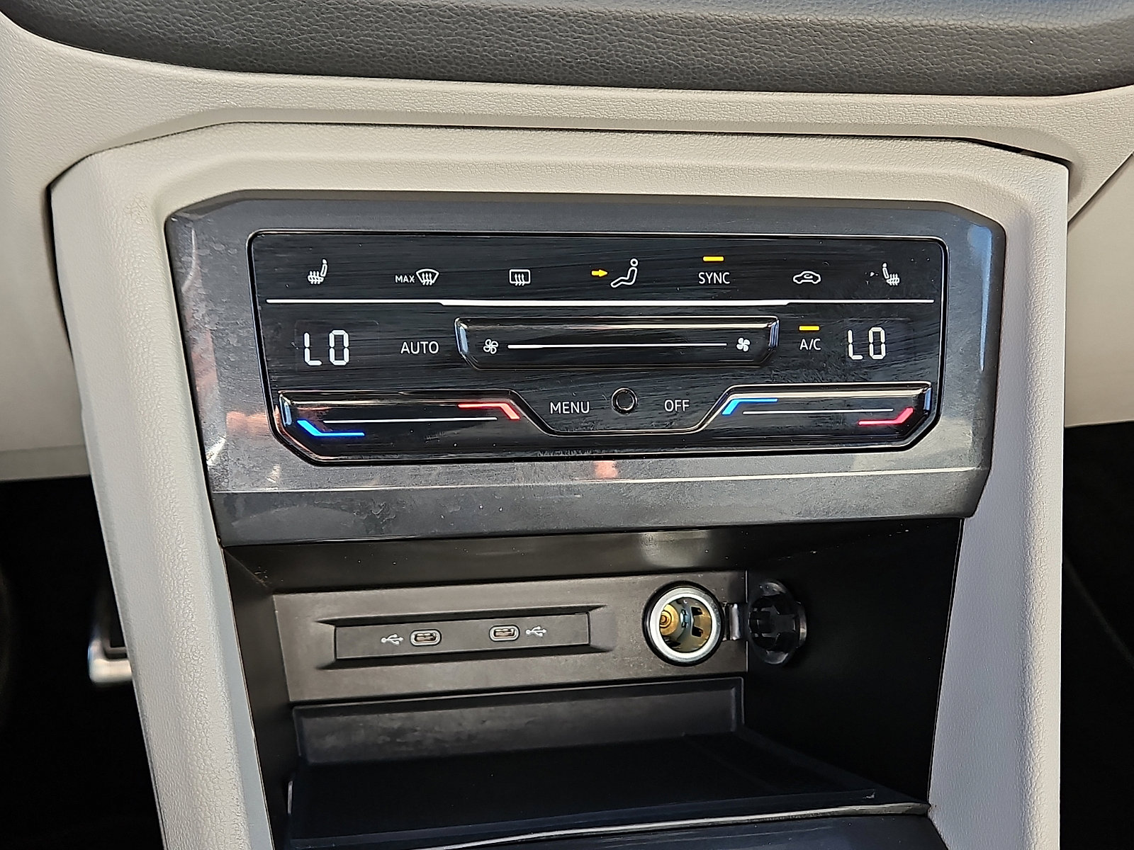 Certified 2023 Volkswagen Tiguan SE R-Line FWD image 16