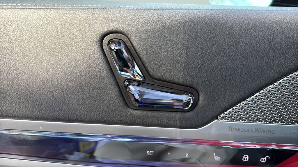 Certified 2023 BMW 740i image 7