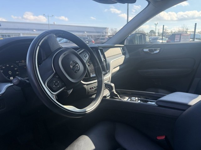 Used 2018 Volvo XC60 T6 Momentum w/ Convenience Package image 5
